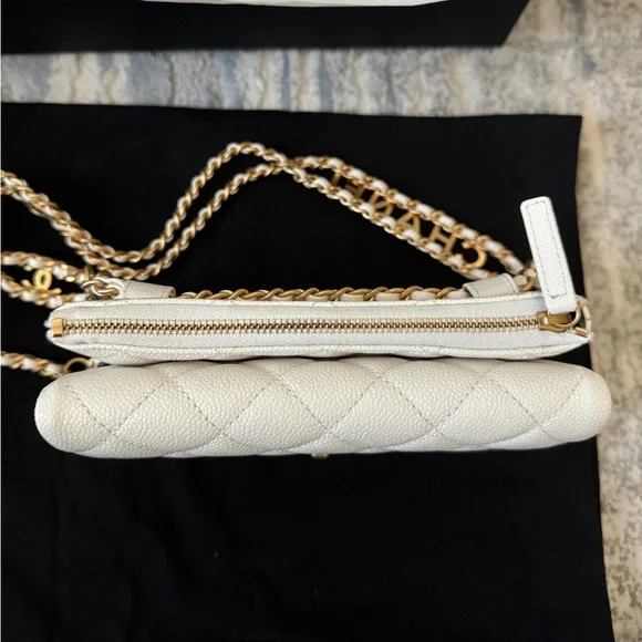 Chanel White Quilted Leather Waist Bag Gold Turn lock CC Hardware - Picture 7 of 10